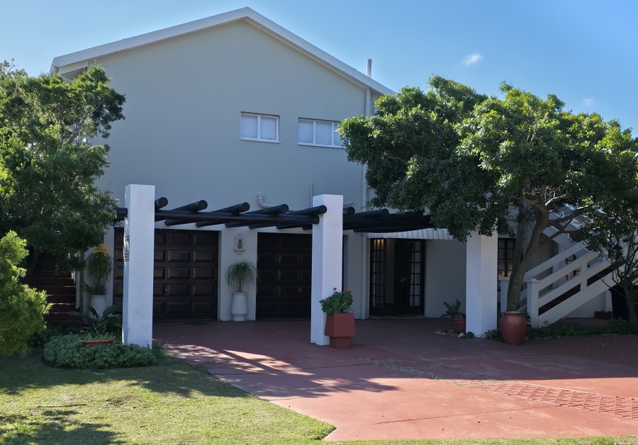 4 Bedroom Property for Sale in Paradise Beach Eastern Cape